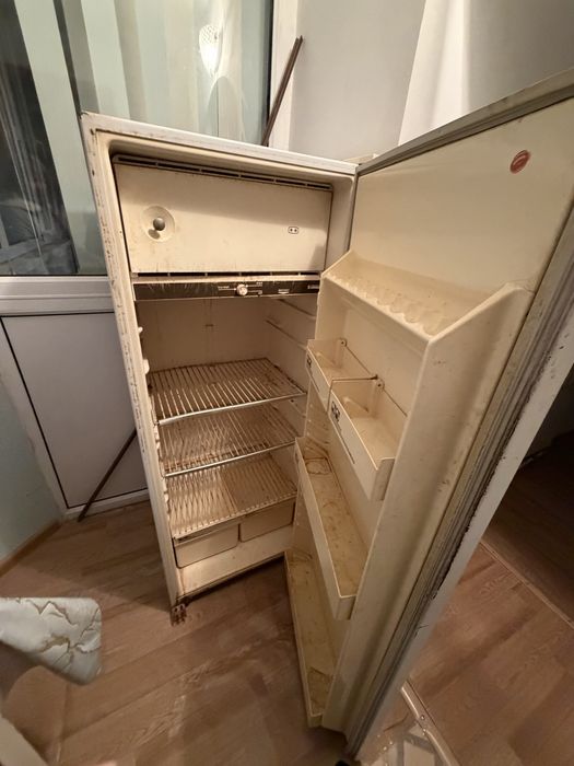 Отдам даром холодильник