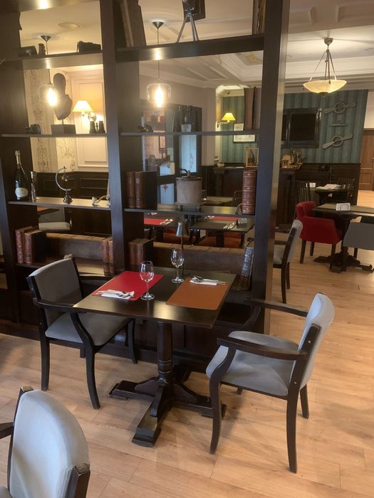 Bibliotecă făcută pe comanda