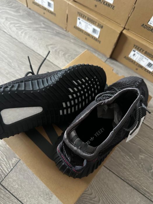 Yeezy 350 v2 Black Angelic (40-45)
