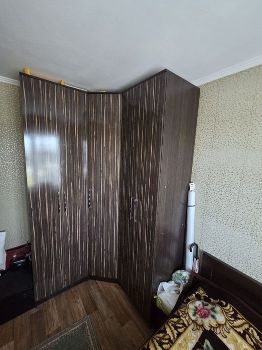 Продам Вместительный угловой шкаф (гардеробная система)