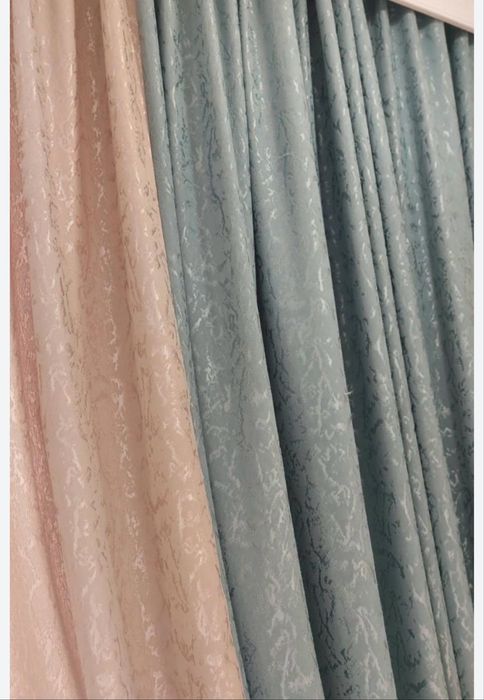 Ковер со шторами