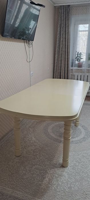 Продается стол гостинный