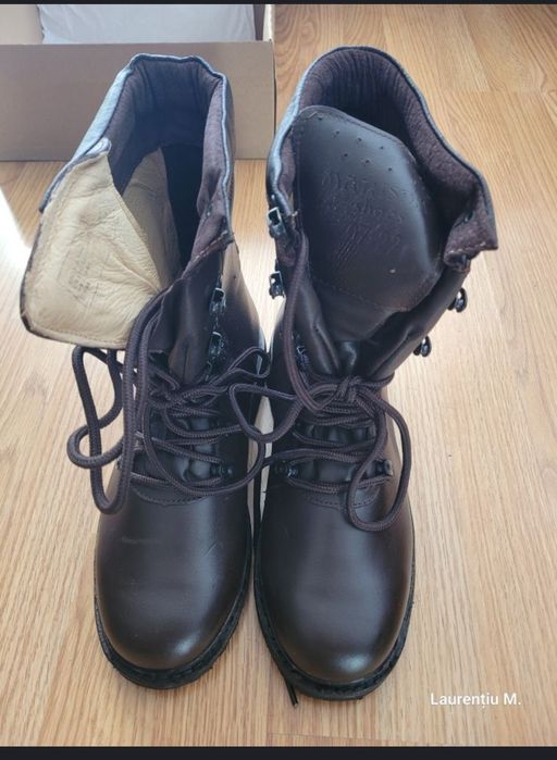 Bocanci din piele