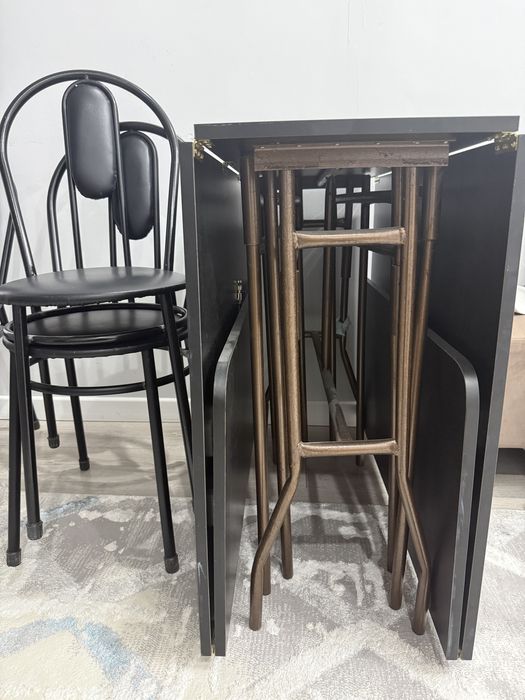 Стол со стульями