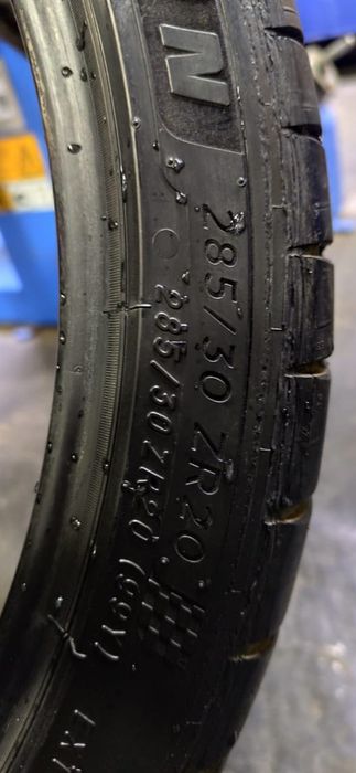 Продам пару шин. 285/30/20