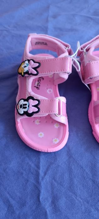 Нови красиви сандали за момиче номер 25