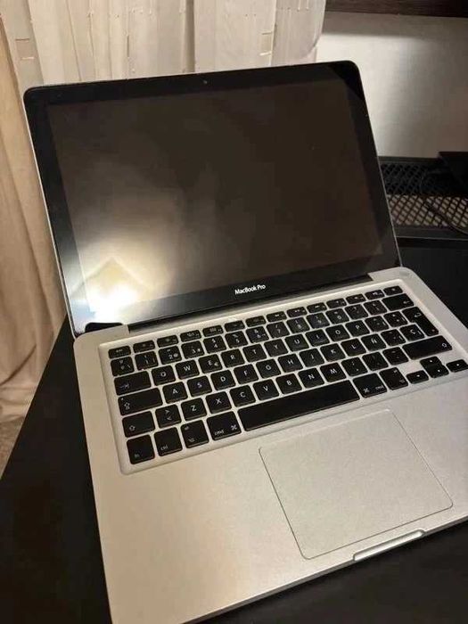 Macbook Pro 13” (Late 2011) / Apple Laptop