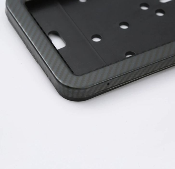 Карбонов държач за регистрационна табела