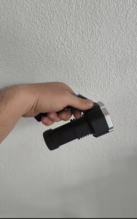 Lanterna de mana reancarcabila