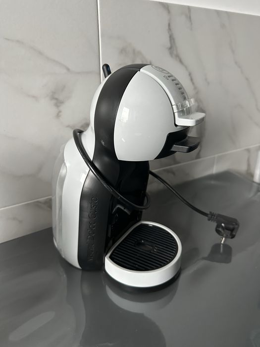 Aparat de cafea DeLonghi cu capsule Dolce Gusto