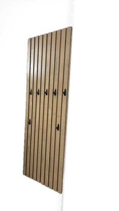 Деревянная настенная вешалка / панель с крючками