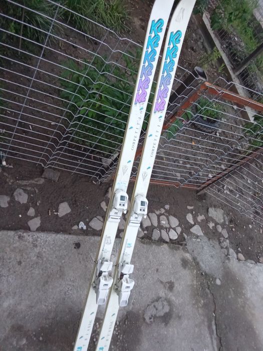 Vând schiuri de sărituri preț 450 de lei