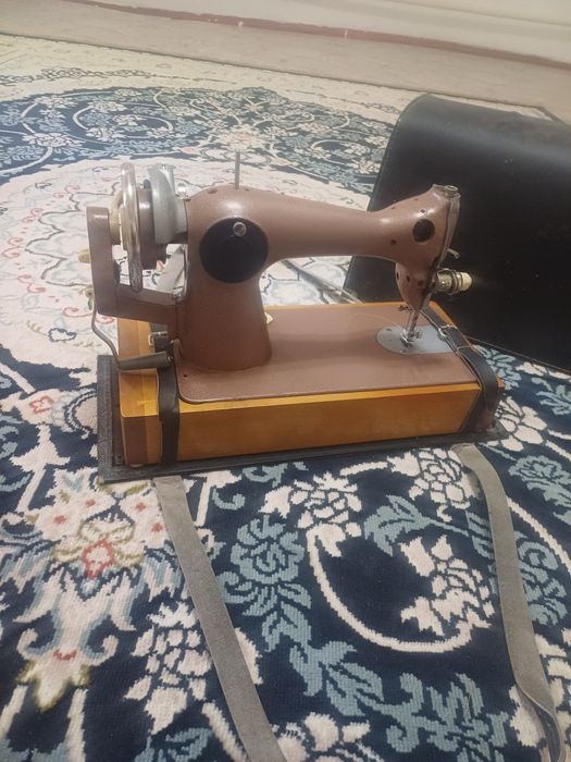 Ручная швейная машина СССР
