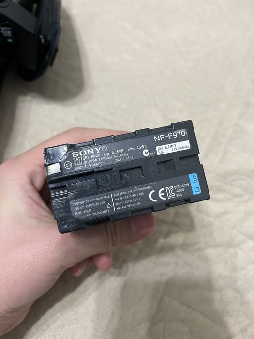 Sony HDR-AX2000 профессиональная видеокамера