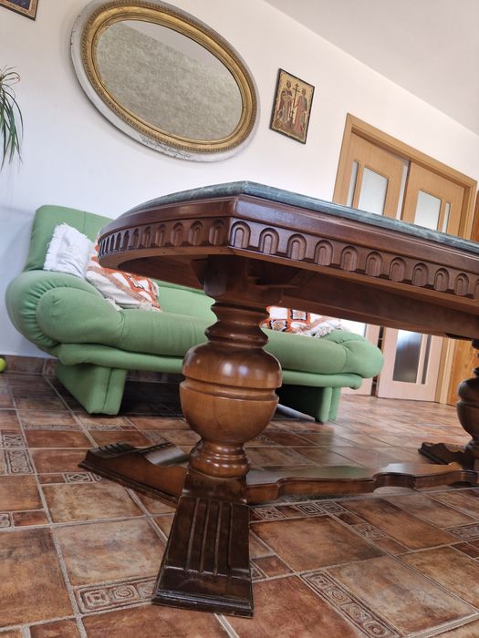 Masă cu blat din marmură