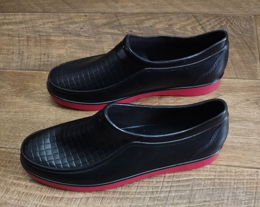 Обувь  резиновая , новые , 43 размер.