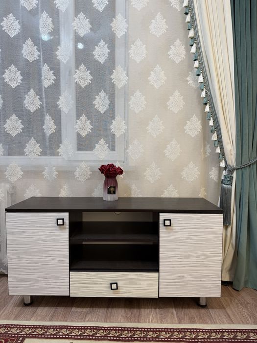 Подставка под телевизор. цена 15000 тг. состояние отличное