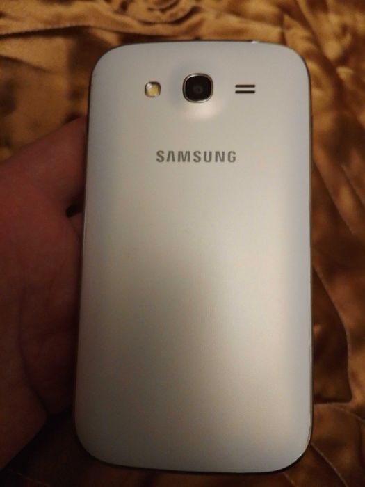 Двусимов телефон SAMSUNG с андроид