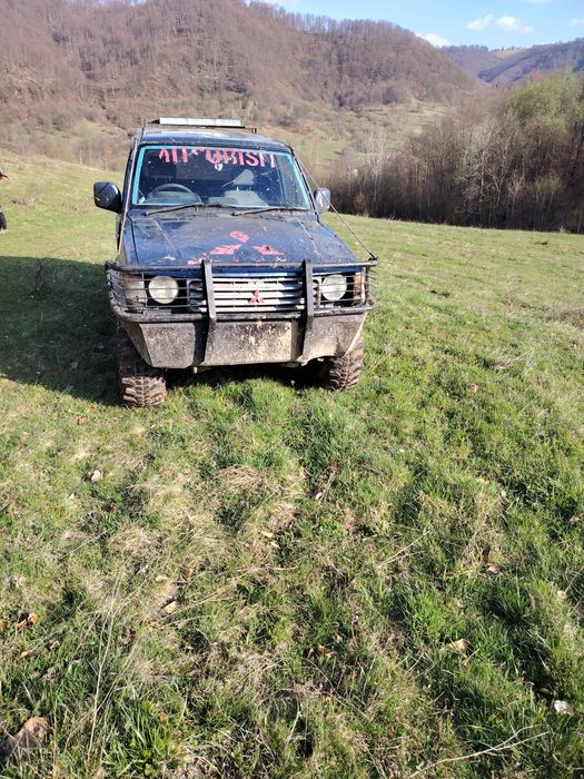 Vând Mitsubishi pajero