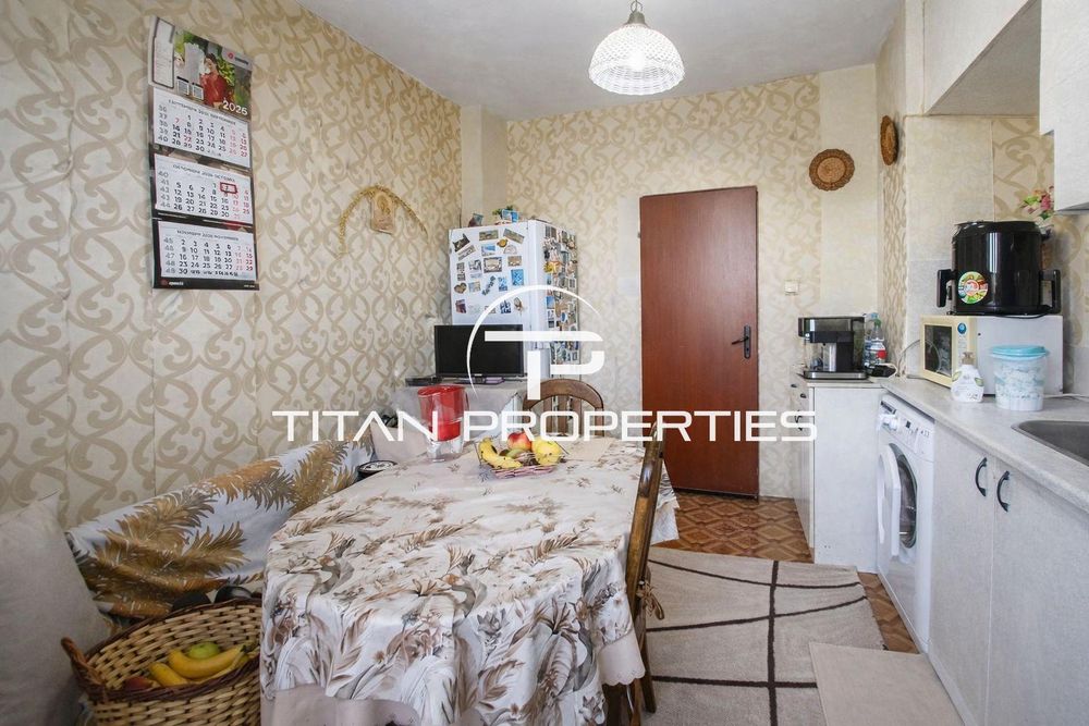 Четиристаен апартамент за продажба в кв. Прослав