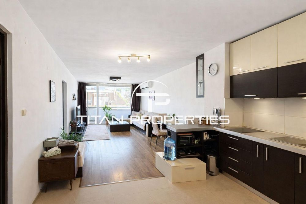 Продава се Тристаен апартамент в Пловдив, Съдийски - 92 кв.м за 2283 €/кв.м - Снимка #1
