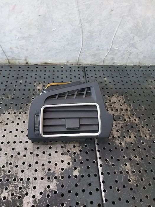 Grila ventilatie bord dreapta toyota verso r2 556600f020