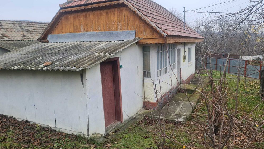teren + casa batraneasca satul Hilita com Costuleni intravilan
