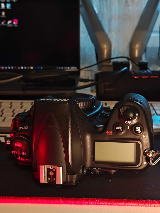 Nikon D700 CMOS colour king + Nikkor AF-S 50mm f/1.8G CA NOU