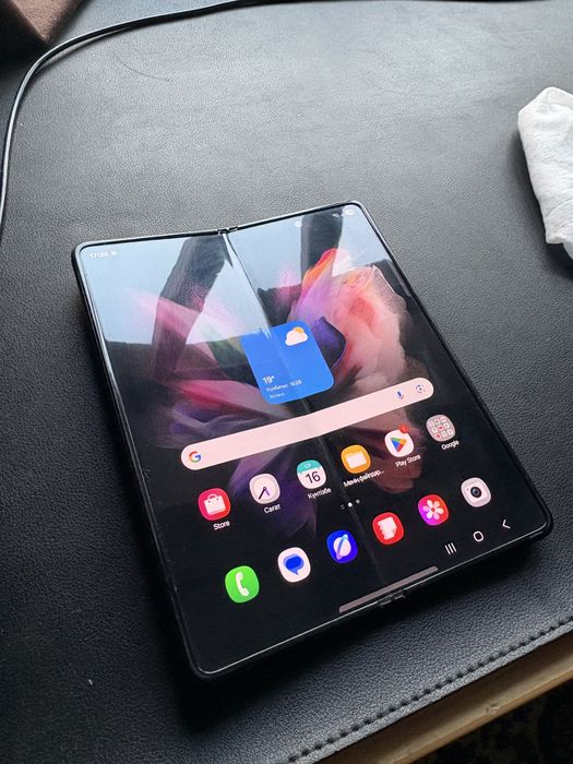 Samsung Z Fold 3