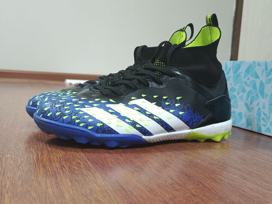 Продается сороконожки  Адидас