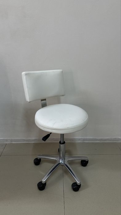 Продам кушетку ( лампу, стул, штор)