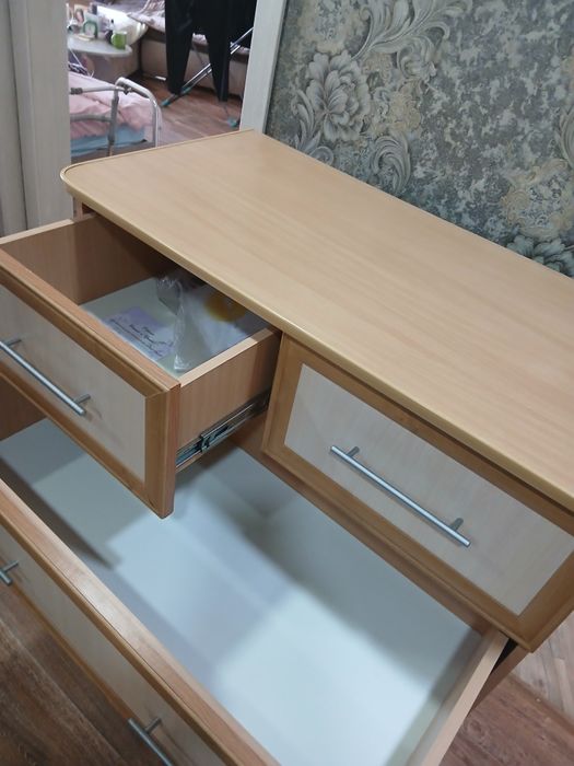 Продам спальный гарнитур