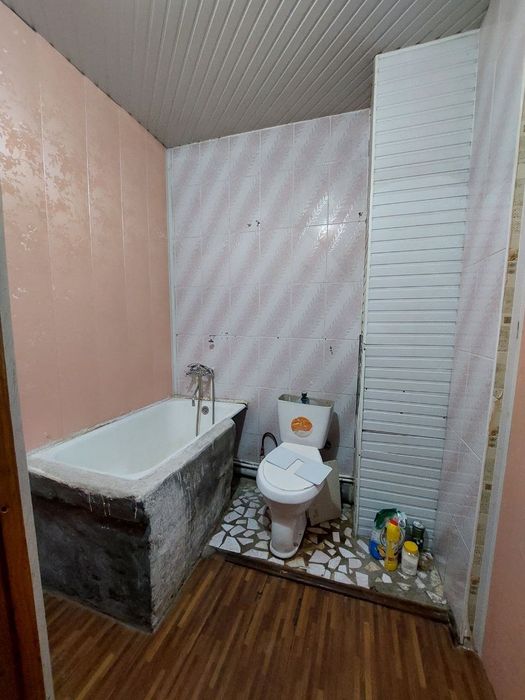 Qora Qamish chimboy maxallada 1xona 2*6 balkon srochna sotiladi.