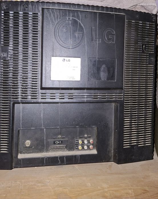 televizor eski model- SROCHNIY sotiladi