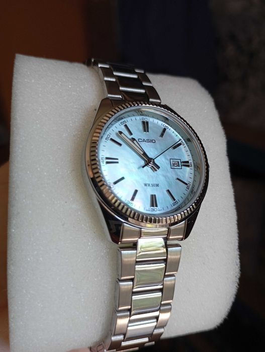 Часовник дамски Casio LTP-1302DS-2AVDF. Циферблат от седеф.