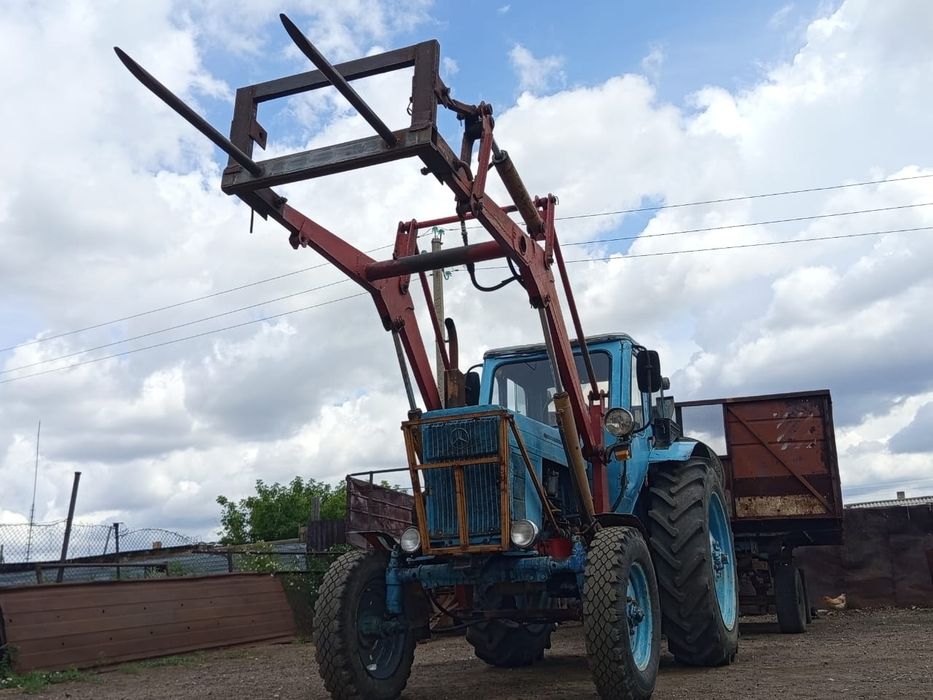 Трактор продам с прицепом