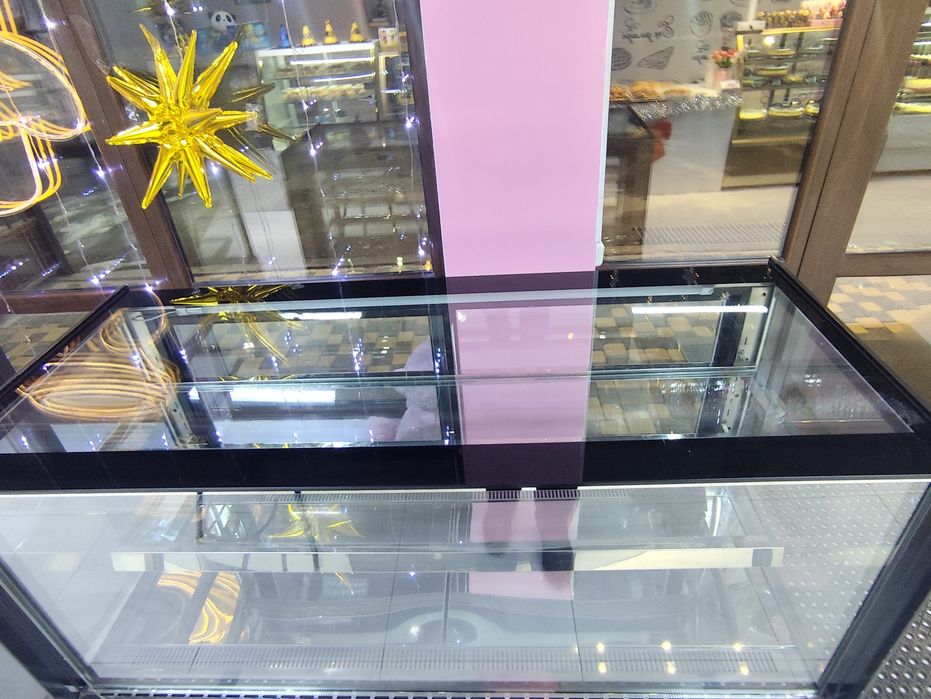 Витринный кондитерский холодильник