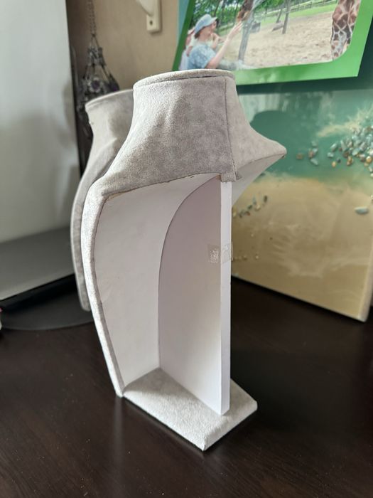 Два бюста под бижутерию