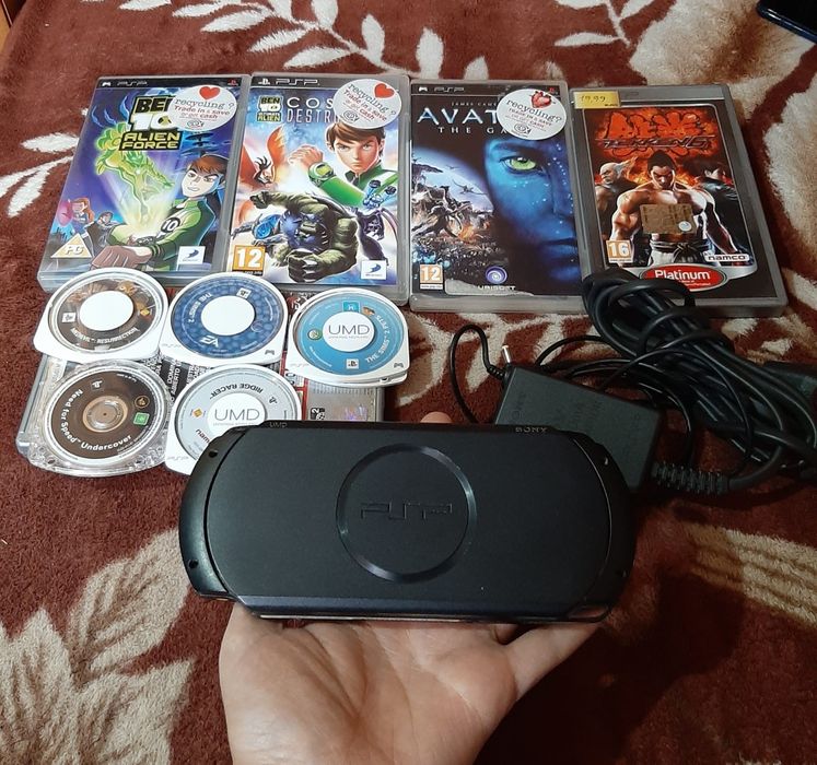 Vand PlayStation portabil street 1004 psp în stare bună cu 10 jocuri
