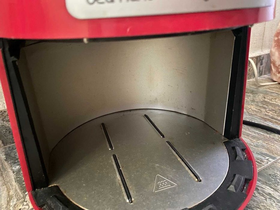 Делимано еър фрайър червен