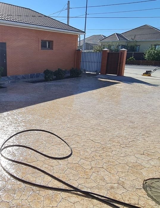 Брусчаткая мраморная