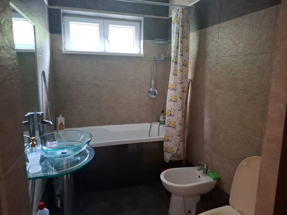 Apartament semicentral 3 camere de inchiriat