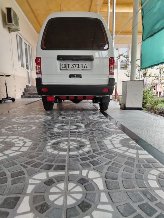 Damas moshinasi sotiladi