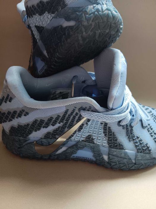 Nike Ja 3 "All Star / Cobalt Bliss" (cod stil HF2793-400). Acesta este al treilea pantof de baschet din linia semnătură a jucătorului NBA Ja/. Nr 42,5