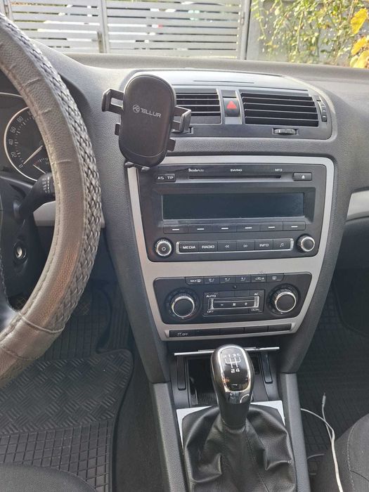 SKODA Octavia 2012 — imagine 3