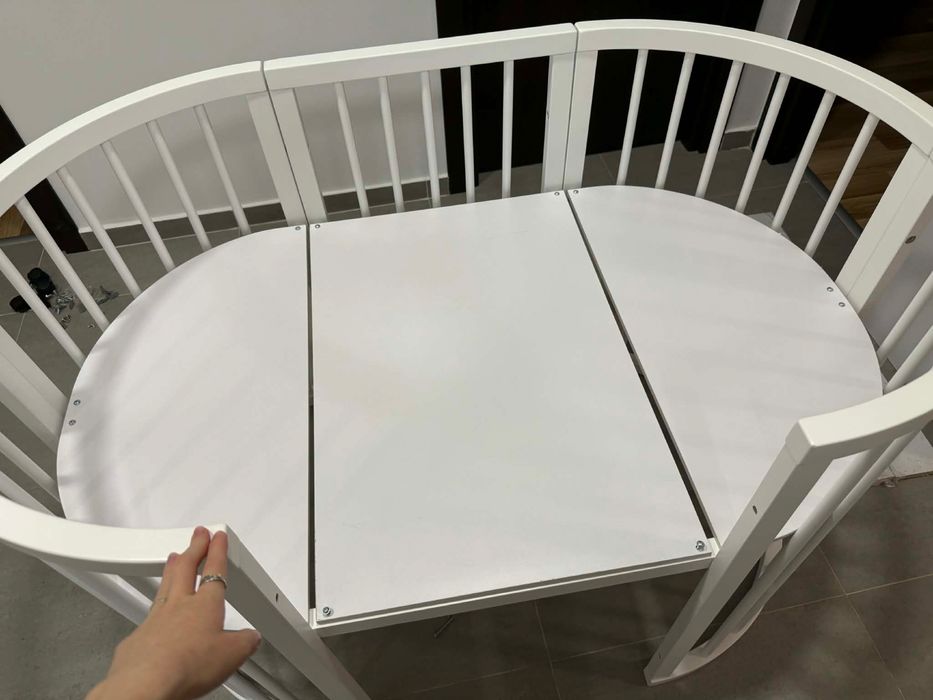 Vand patut de lemn pentru bebelusi/copii