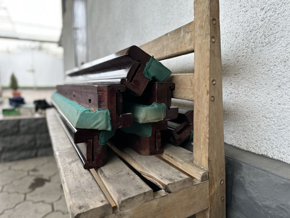 В продаже бильярдный стол