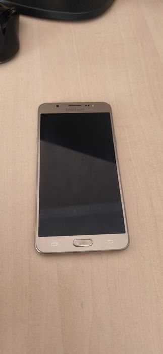 Продавам samsung j7 2016
