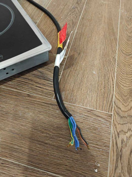 Продам плиту Hotpoint ARISTON