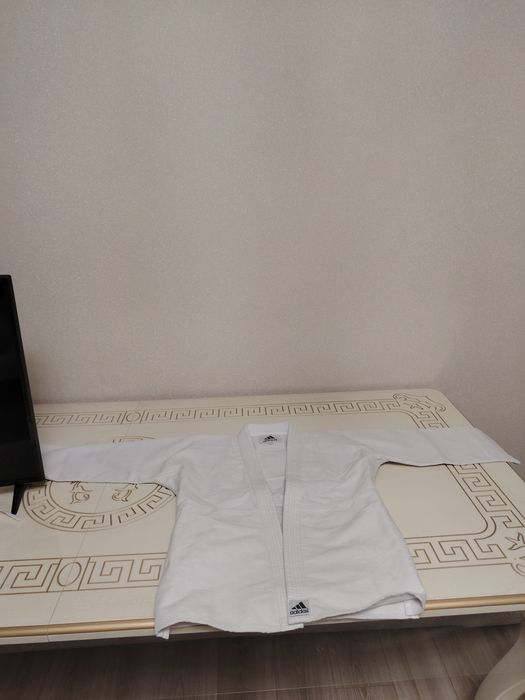 Продаю кимано адидас